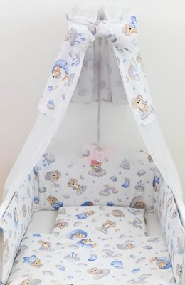 4 részes babaágynemű íves fejvédővel, voile+dekor függönnyel - fehér, kék, koala