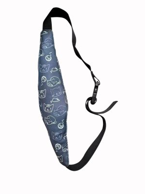 Mama Kiddies fejtámasz autósüléshez fekete színben cicás mintával Mama Kiddies fejtámasz autósüléshez fekete színben cicás mintával