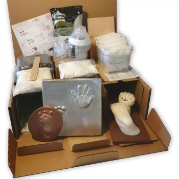 Lacy Box 20 részes ajándékszett cumisüveggel, melltartó betéttel és babaemléktárgy készítő kiegészítőkkel